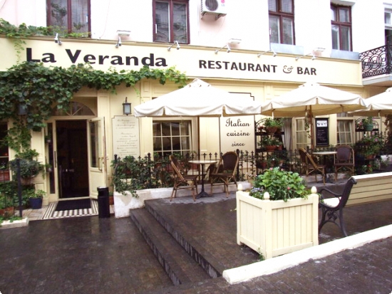 Ресторан переехал. La Veranda Одесса. Итальянский ресторан фасад. Красивые рестораны Одессы. Знаменитые названия ресторанов.