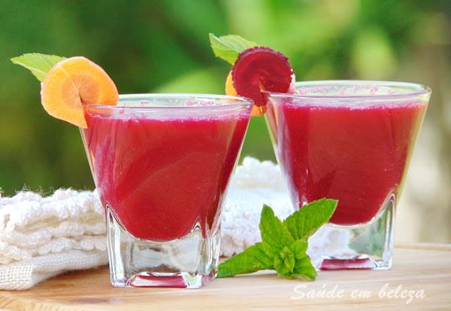 Sumo detox de beterraba cenoura e maçã