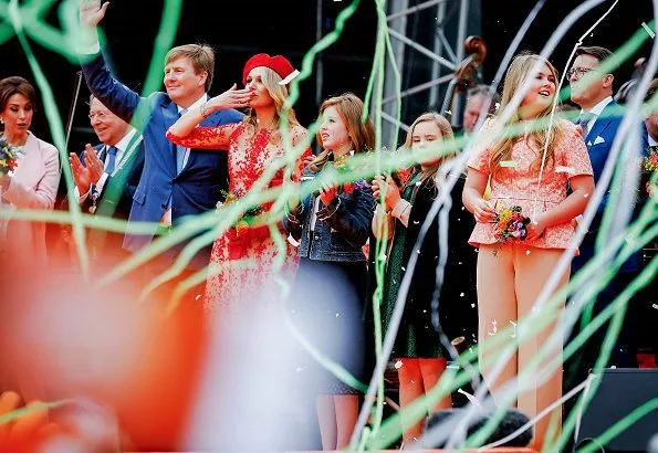  Queen Máxima, Princess Catharina-Amelia, Princess Ariane, Princess Alexia, Princess Laurentien, Prince Constantijn and Princess Aimée