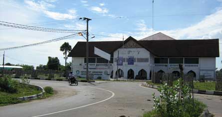  Biro ini terletak di jalan Medan-Banda Aceh, Cot Tgk Nie Reuleut Kec. Muara Batu Kabupaten Aceh Utara