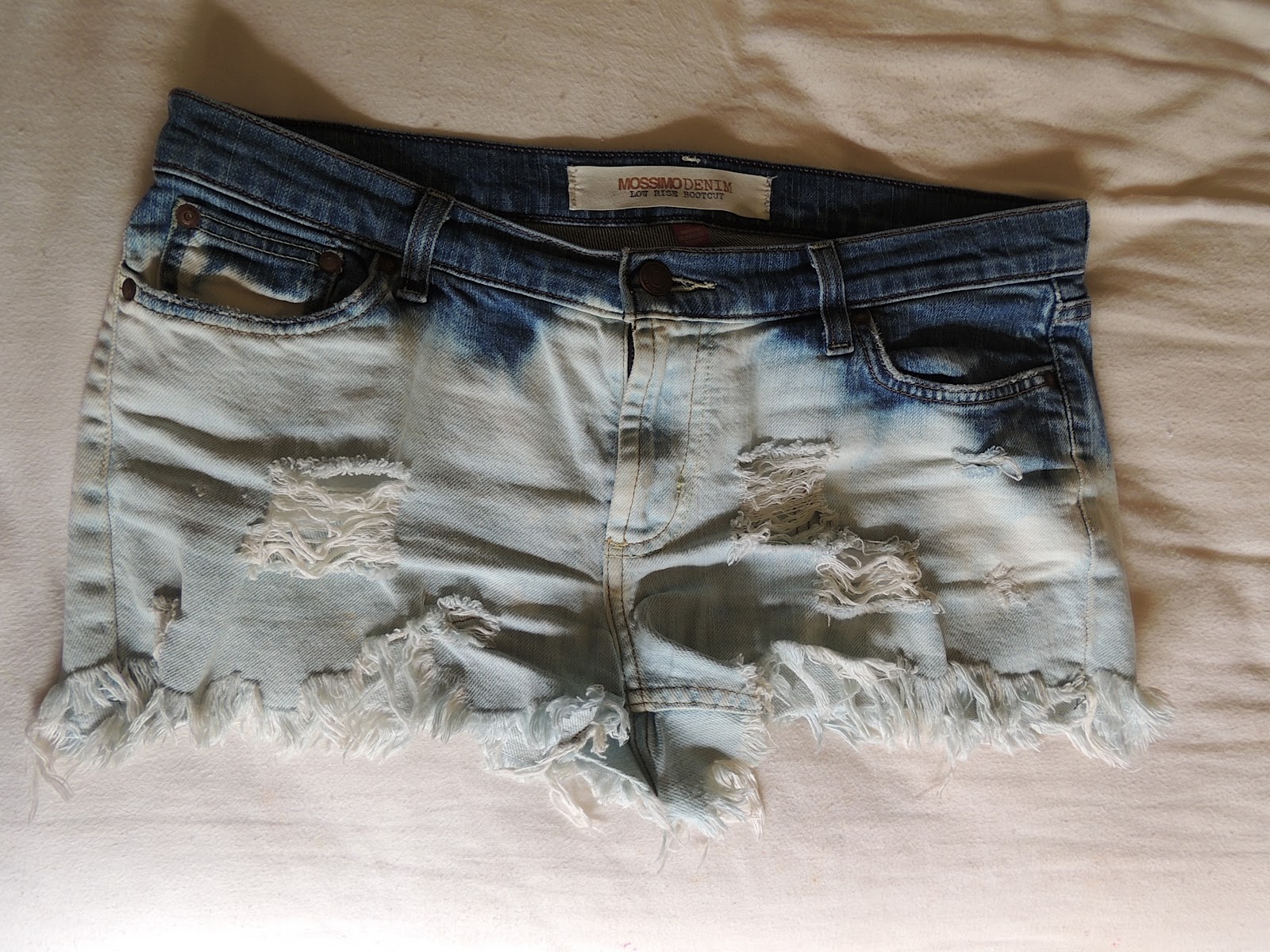 A Sprinkling of Stars: DIY: Ombre Distressed Denim Shorts