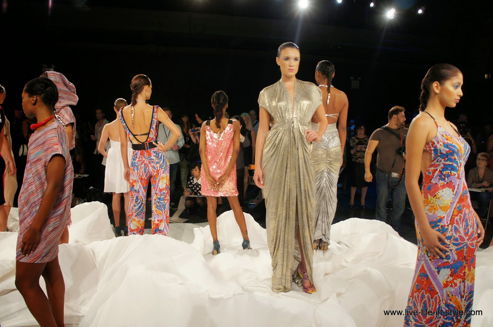 MERCEDES-BENZ FASHION WEEK: Cesar Galindo features Fashion Illustrators ...