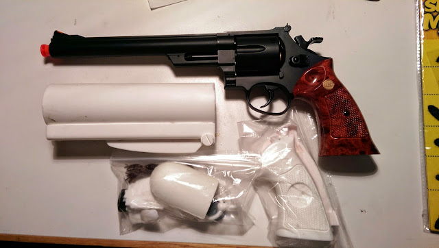 UHC Airsoft Pistol + Blind Squirrel Props Hellboy Samaritan kit