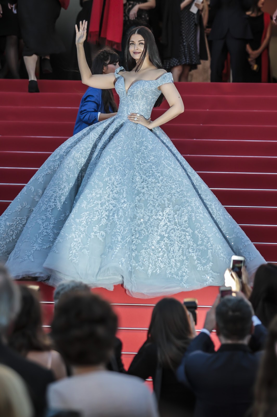 Aishwarya Rai Bachchan Looks Irresistibly Sexy in a Blue Michael Cinco Gown At 'Okja' Premiere During The 70th Cannes Film Festival 2017