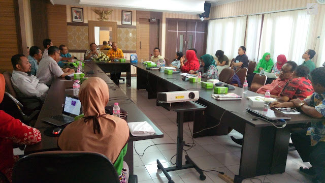 Pertaruhkan Masa Depan, Meski Dikeluarkan dari Sekolah Anin Tetap Berjuang untuk Daftar UN Pertaruhkan Masa Depan, Meski Dikeluarkan dari Sekolah Anin Tetap Berjuang untuk Daftar UN