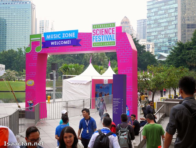 Petrosains Science Festival 2014 will extend to the Esplanade of KLCC park from today, until this Sunday 