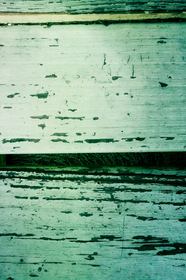 11.21.11_WhiteWashedBench_iphone_wallpaper.PNG