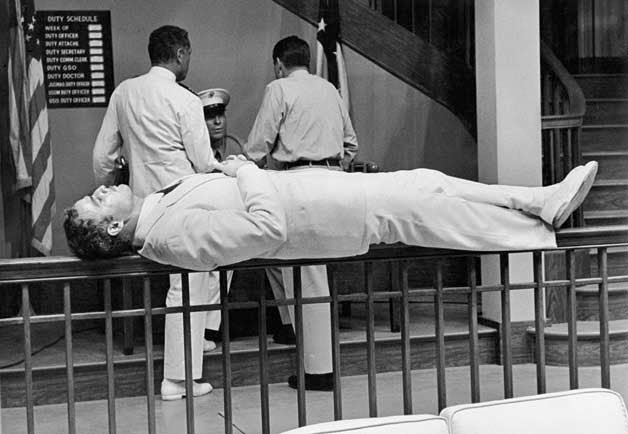 En un descanso de Su excelencia el embajador, 1962
