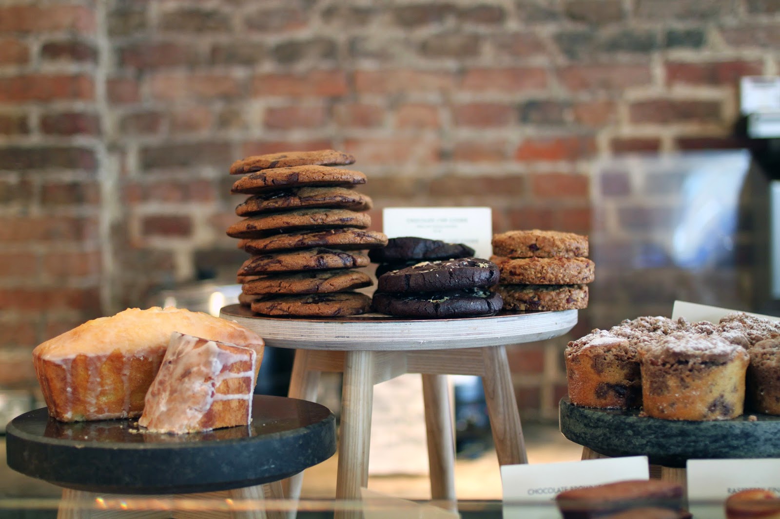 Pistachio Gail's Bakery i idealne brownie z pekanami.