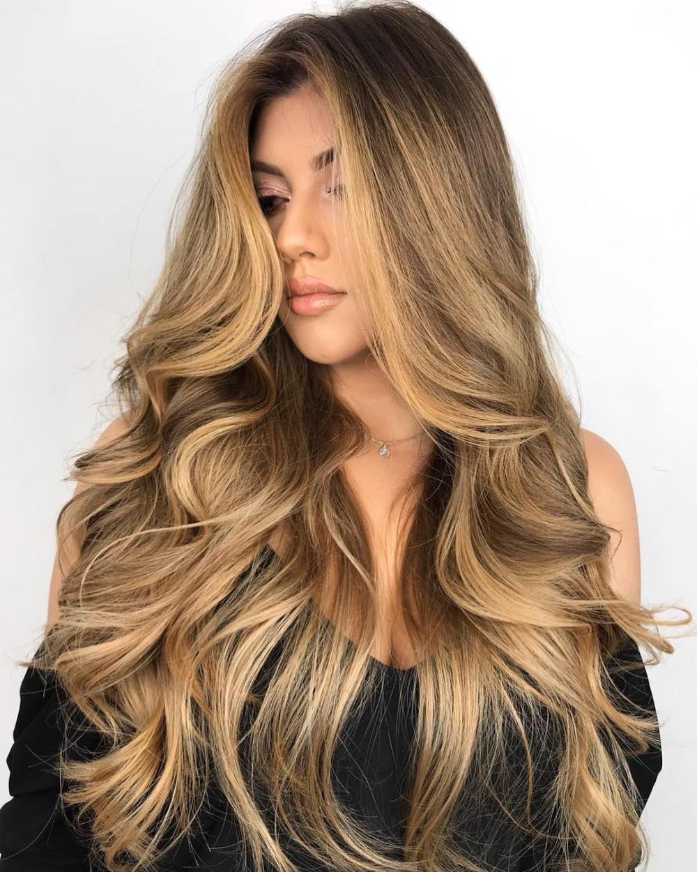 On Trending Honey Blonde Hair Colors 2019 Latesthairstylepedia Com