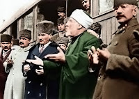 Atatürk ve halkçılık, Atatürk dua ederken