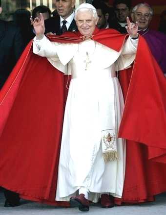 pope-benedict-xvi_handsign_satan_666.jpg
