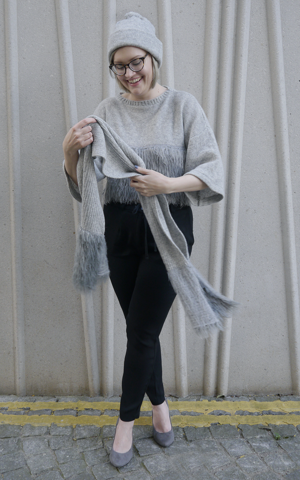 Kimberley from Wardrobe Conversations styles knitwear trends for Yellow Bubble Scottish blogger, Edinburgh, Edinburgh designer, independent knitwear designer, Yellow Bubble, Yellowbubble, luxury knitwear, Scottish knitwear, handmade knits, Scottish designer, matching hat and jumper, patterned jumper, Scottish street style, faux fur, casual knitwear, what to wear in Scotland in winter