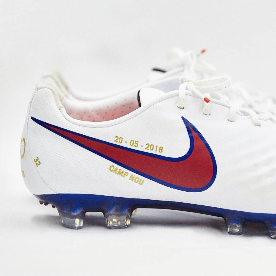 iniesta nike boots