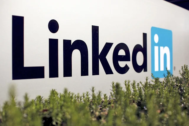 LinkedIn Improves Help Listings by Adding Contextual Prompts