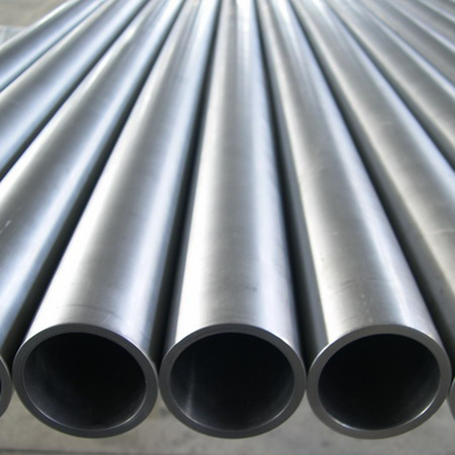 Large-Quantity-Of-Stainless-Steel-Pipes-Are-Available.jpg