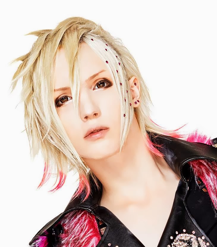 Yohio шведский певец до после операции. Кевин рен yohio. Кевин рен. Yohio. Кевин рен yohio.