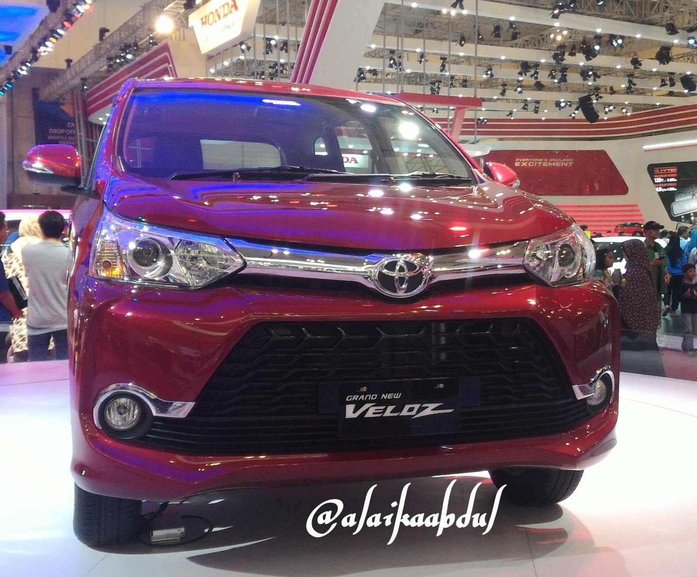 Avanza Merah: Modifikasi yang Menggoda di Jalanan