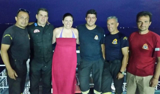 Βόρεια Εύβοια: Αγκαλιά με τους πυροσβέστες η Ζωή Κωνσταντοπούλου (ΦΩΤΟ)