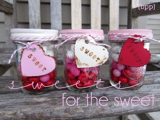http://simplykierste.com/2012/01/sweets-for-the-sweet-layered-candy-mason-jars.html