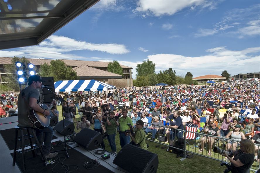 Farce the Music 13,200 Fans Injured at Luke Bryan Concert