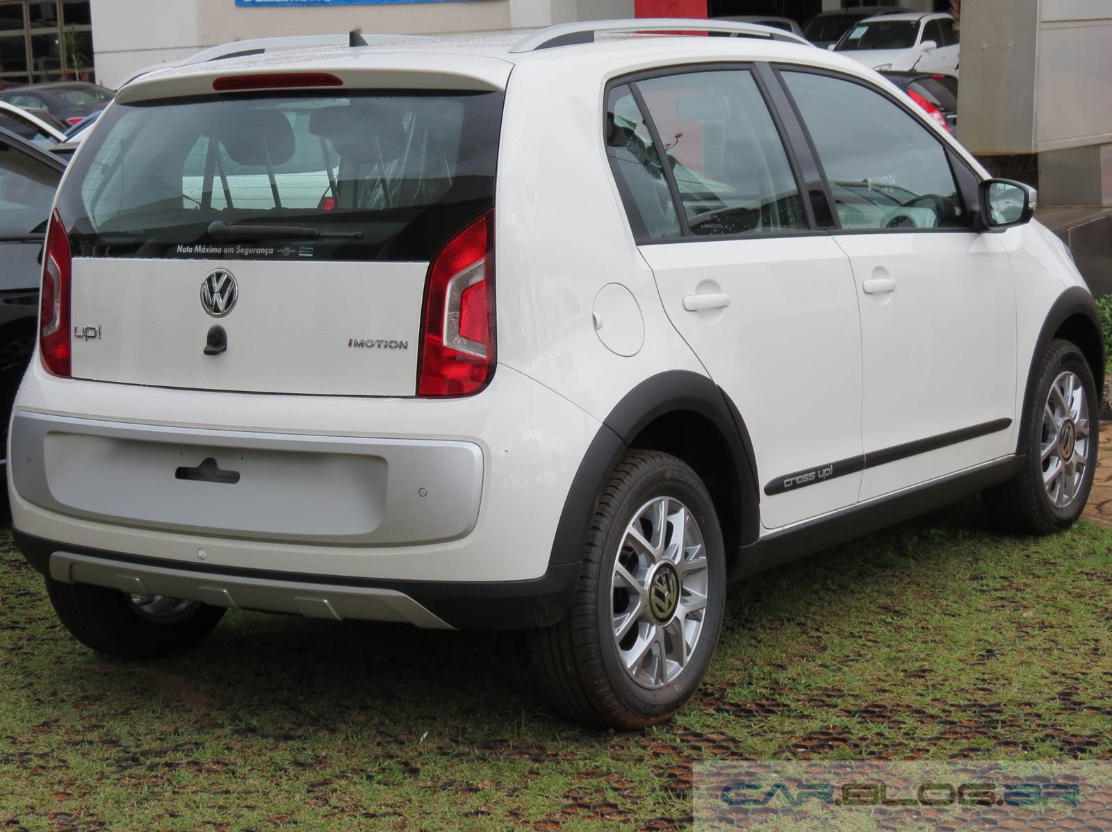 Volkswagen Crossup! I-Motion Branco