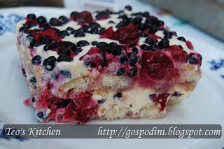 Tiramisu cu fructe de padure