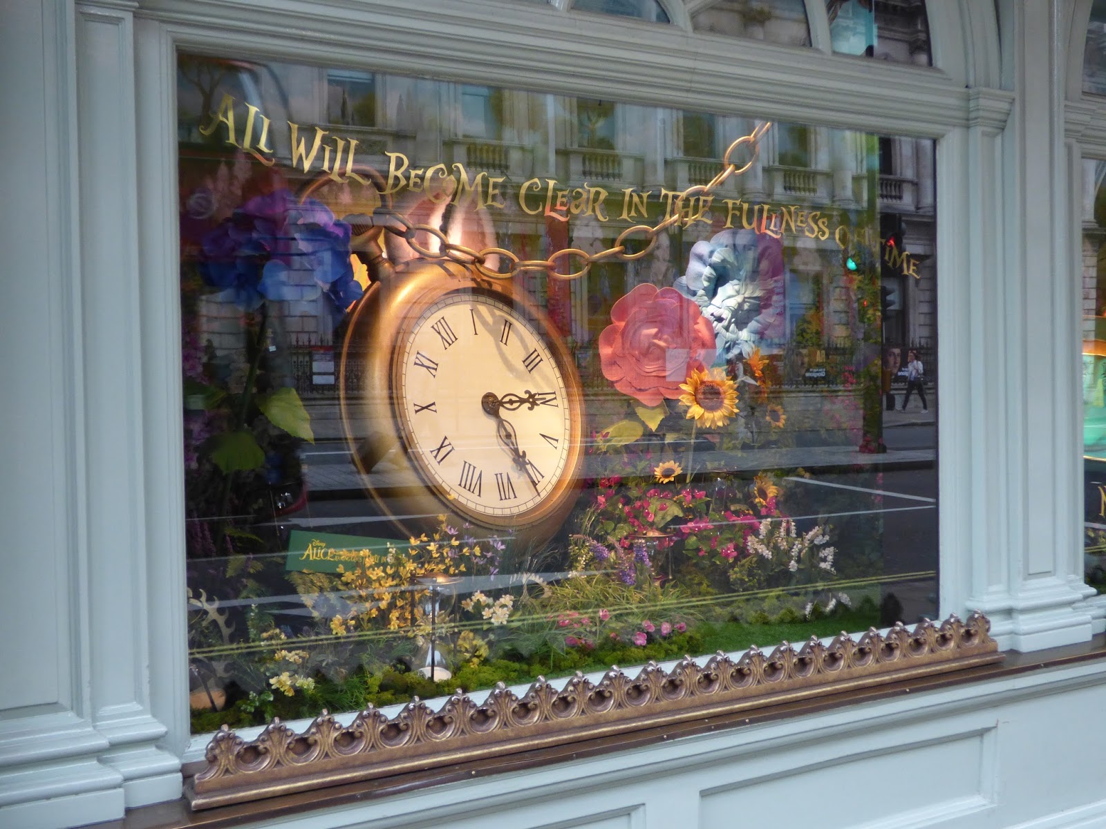 Scribbling Lau Fortnum & Mason's Alice in Wonderland themed windows