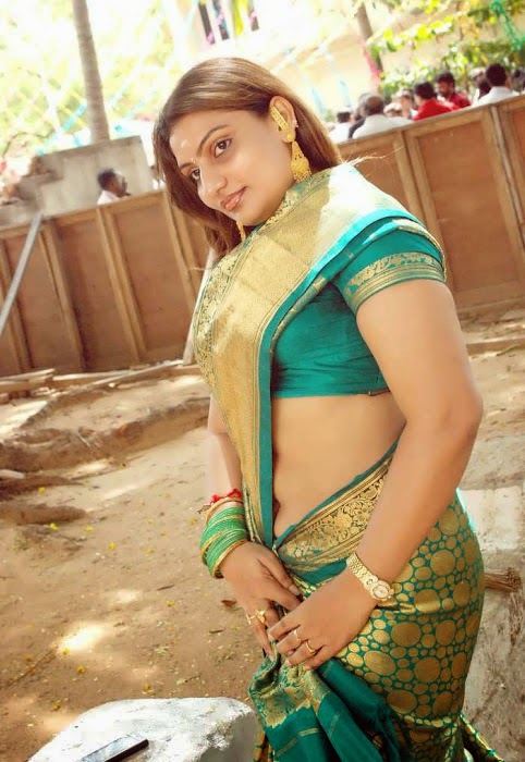 Aunty Hot Without Dress Clothes On Bathing Hot Sexy Photos