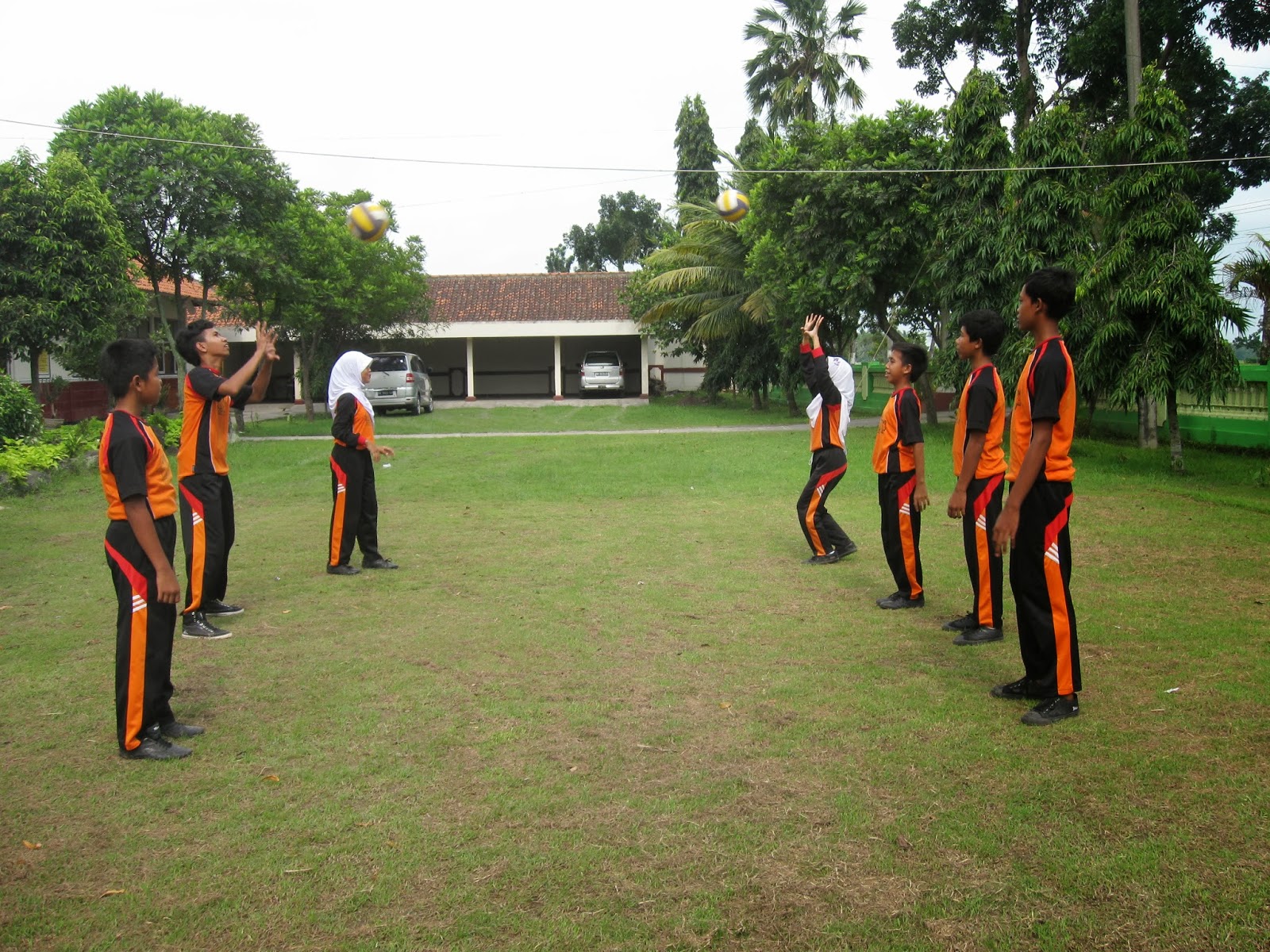 KABAR SMP 2 KUTOWINANGUN: GALERI FOTO KELAS 9 E 2013-2014 SMP 2