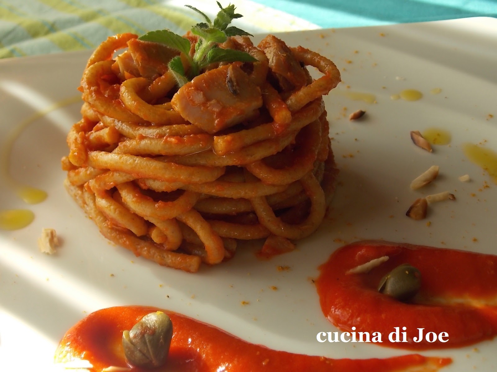 bigoli, al fresco ragù di tonno e spuma di peperoni rossi