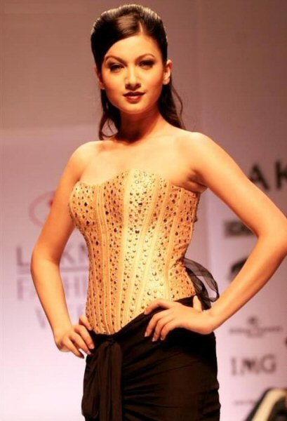 Gauhar Khan ramp walk, Gauhar Khan hot on ramp, Gauhar Khan malfunction