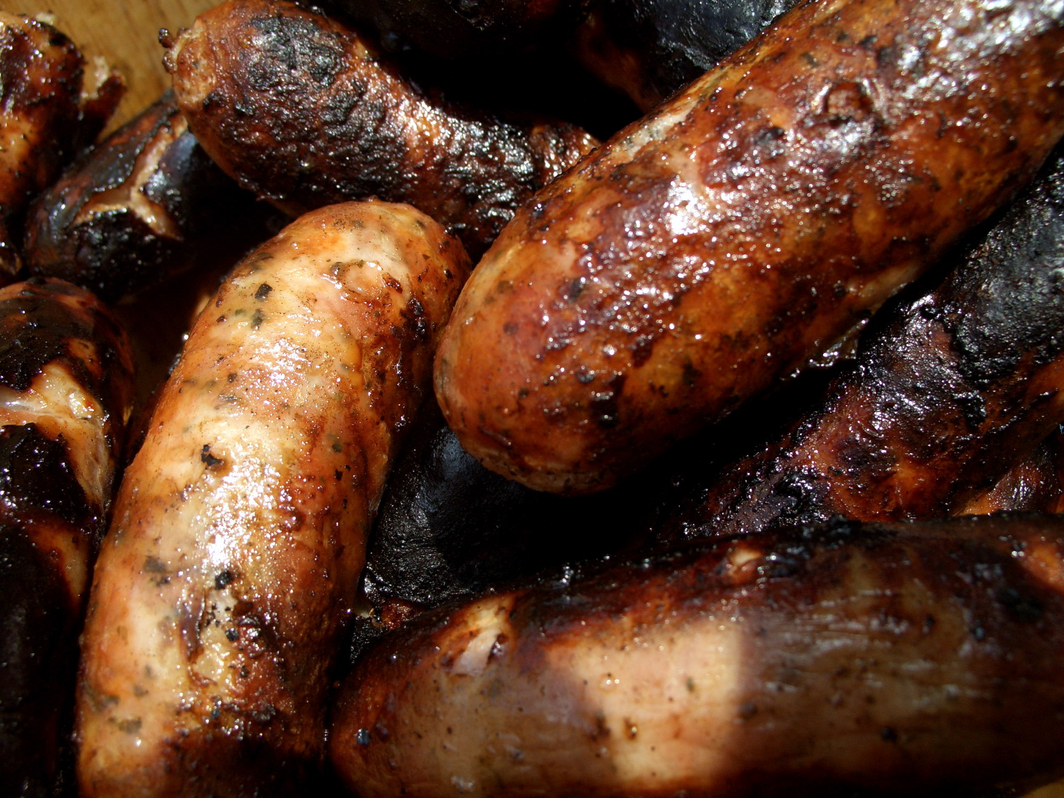 http://3.bp.blogspot.com/-lsikshUMF2I/TofO1zAKBBI/AAAAAAAABek/TjATlSPTPsI/s1600/Grilled_sausages.jpg