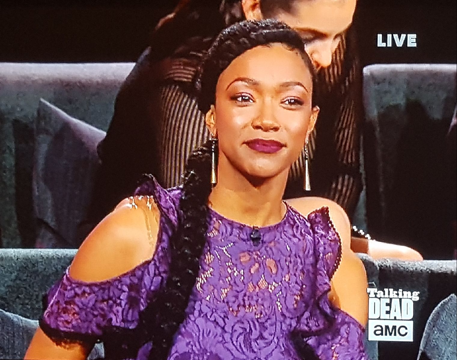 Sonequa Martin Green Rocks Side Braid On Talking Dead