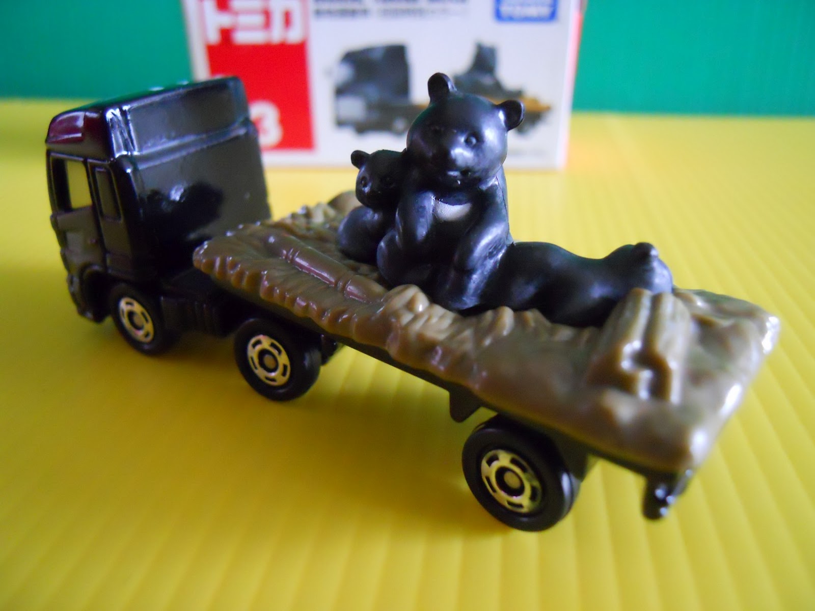 Dexters Diecasts (DexDC) Tomica 3 Hino Profia Animal Transporter