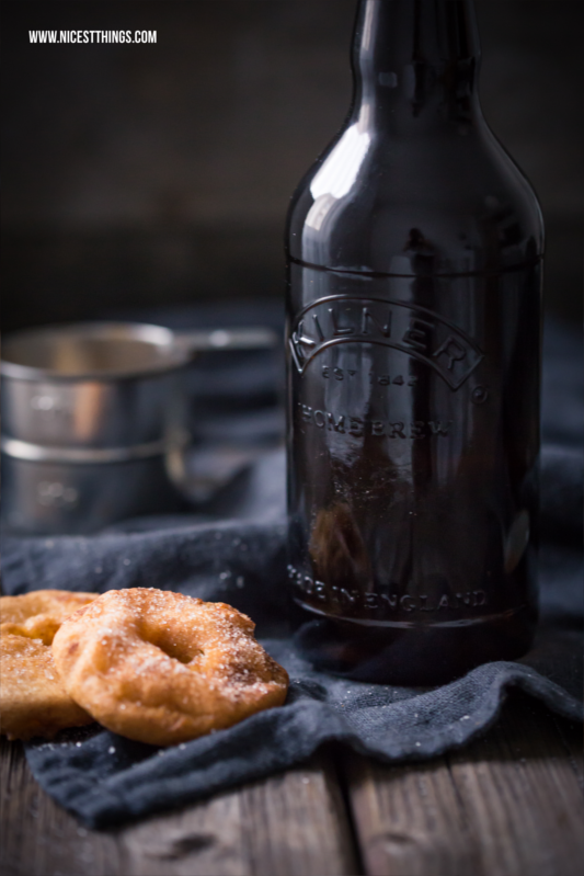 Apfelringe im Bierteig und Kilner Flasche Braunglas