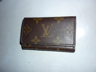 Bundle... Me... Now and Forever.....: LOUIS VUITTON 6 KEY HOLDER