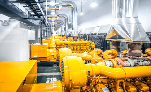 千島湖數據中心一樓油機房。阿里雲在市電之外,備用電力採柴油發電,共有12台發電機組 圖說明