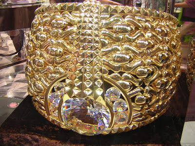 Resultado de imagen para anillo oro mas grande del mundo dubai