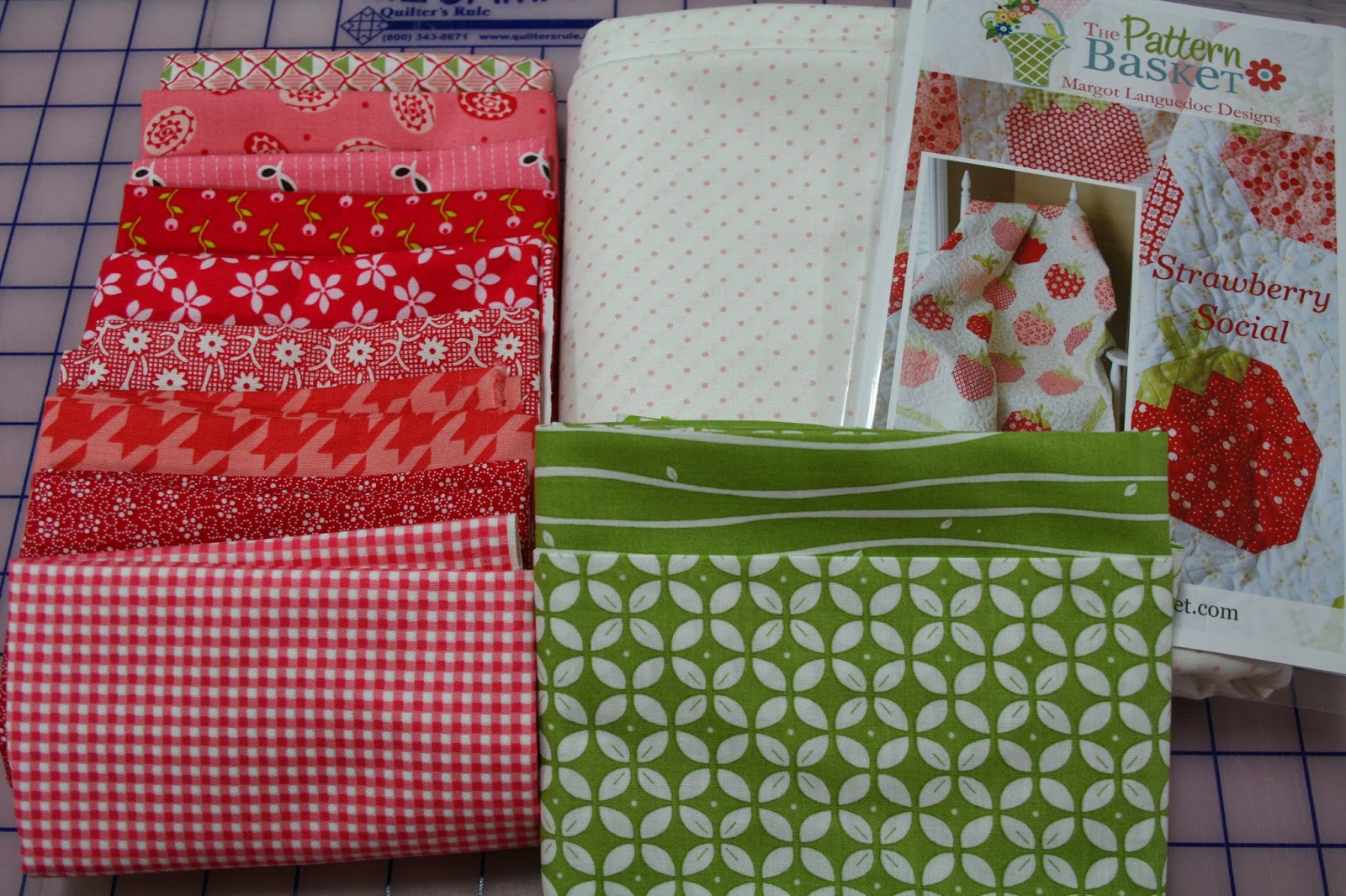 THE QUILT BARN: Strawberry Social Quilt