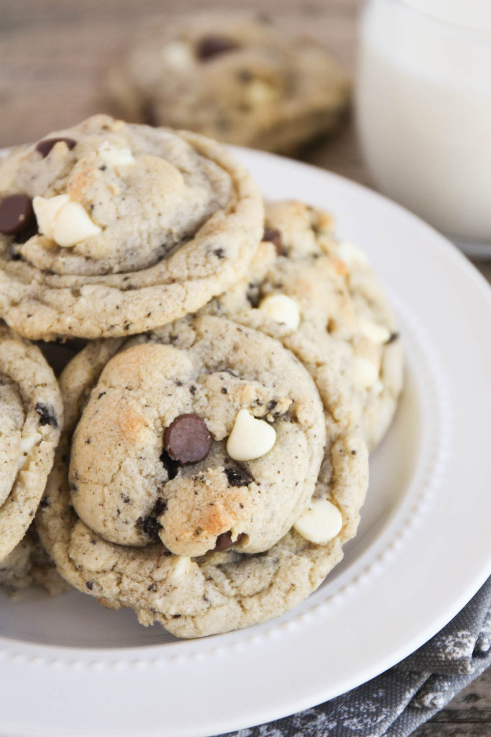 These Oreo chocolate chip cookies are super delicious and easy to make!