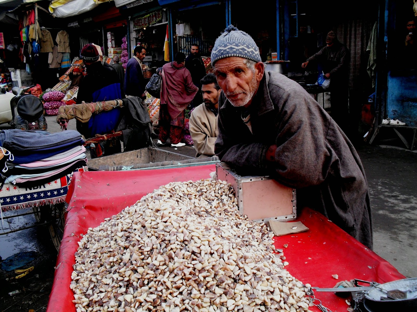 CHINAR SHADE WATER CHESTNUT KERNELS ( MESSA OR GOEJJI ) OF KASHMIR.