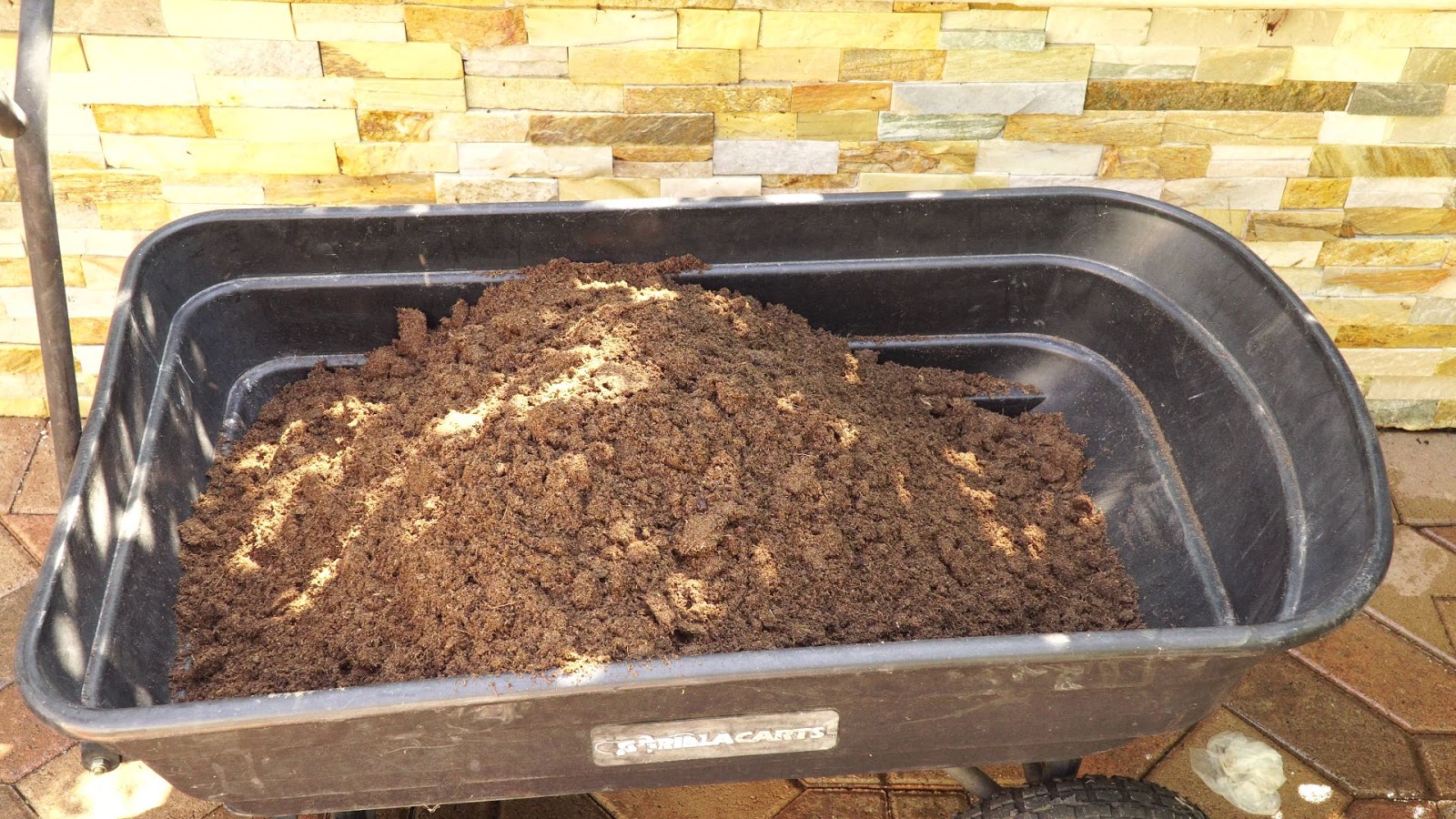 California Gardening How To Make Your Own Potting Soil For Cheap