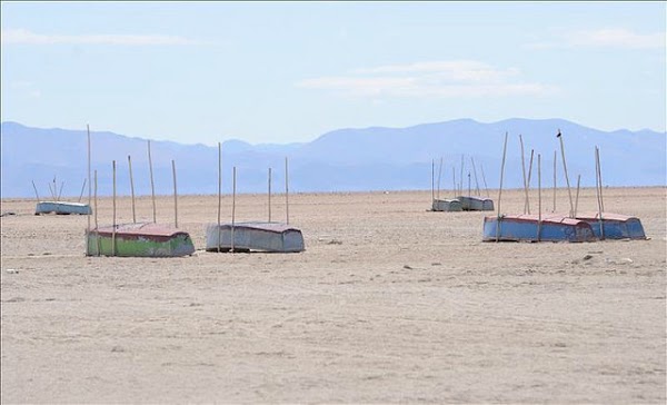 Desapare uno de los lagos mas grandes de bolivia. Desapare uno de los lagos mas grandes de bolivia.