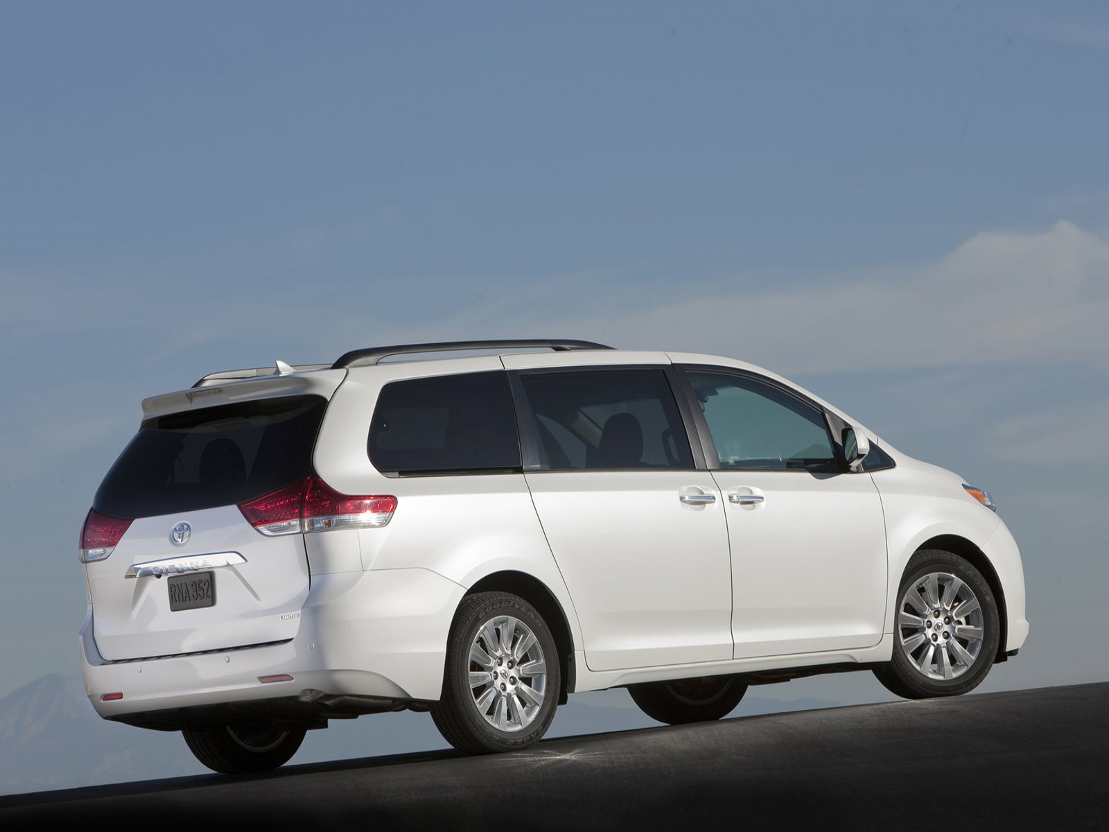 2011 Toyota Sienna Awd Towing Capacity