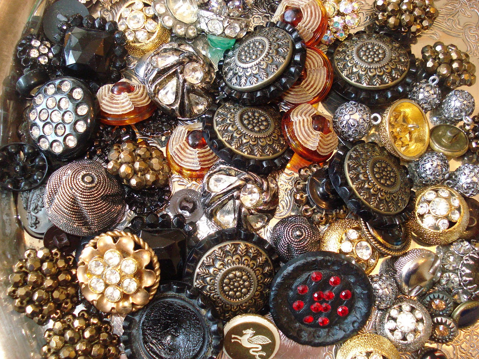 Collecting Vintage Buttons 40
