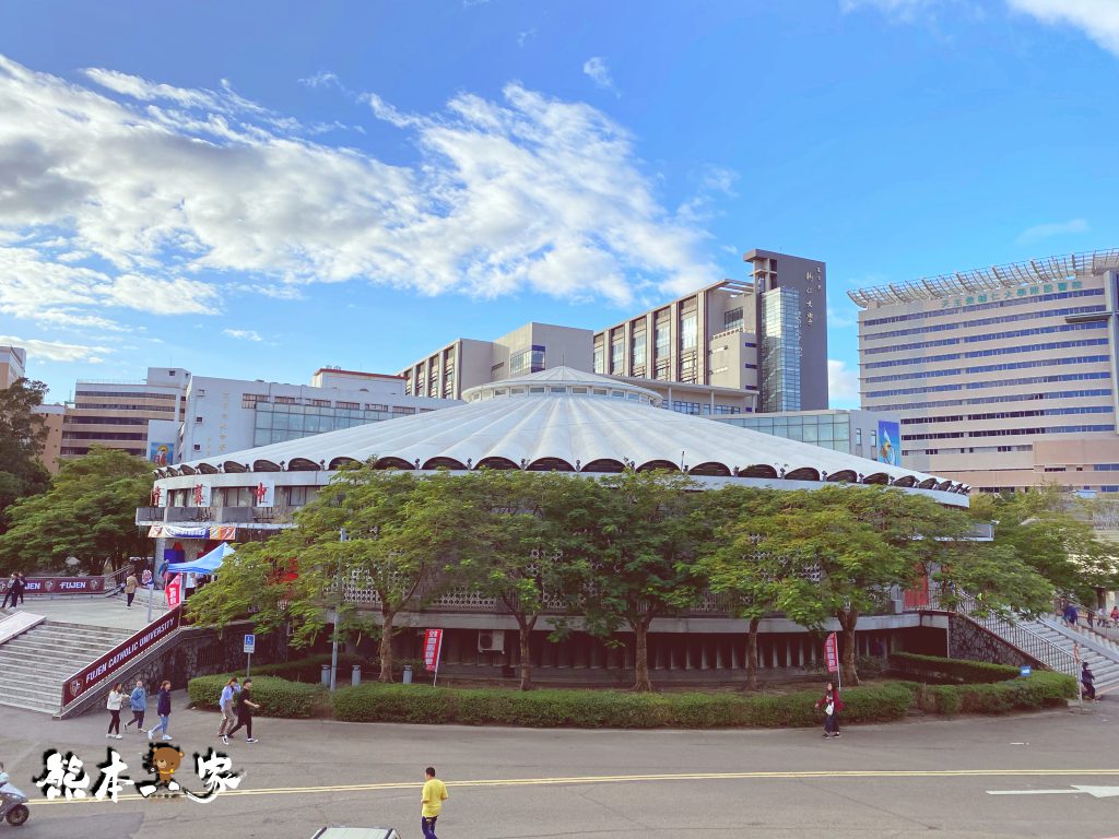 UBA大專籃球聯賽|輔仁大學中美堂~來看輔大競技啦啦隊表演和地主隊比賽