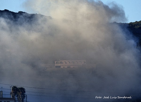 Evacuación controlada en colegio Canterbury por incendio Almatriche Evacuación controlada en colegio Canterbury por incendio Almatriche