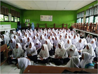 NOBAR PENGKHIANATAN G 30 S/PKI SMP N 2 KALIJAMBE
