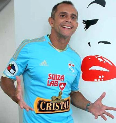Julinho Foto de Julinho con camiseta de Cristal